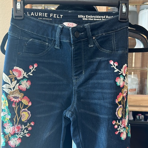 - Laurie Felt Los Angeles Jeans - Picture 4 of 8